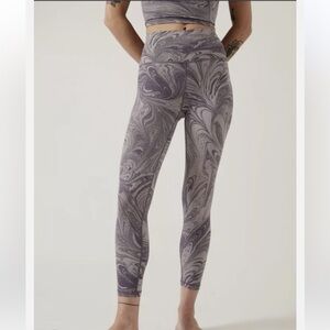 Athleta Transcend 7/8 Tight in Marble Violet